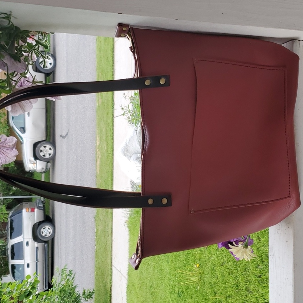 Portland Leather Medium Tote in Guava with Zipper!